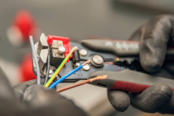 Best Local Electrician Companies  in Cedar Hill, MO